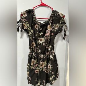 Romper, size Large